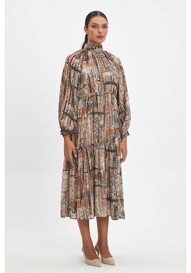 Kadın Uzun Elbise - Yılan Derisi Desenli, Balıkçı Yaka Ve Taşlı Düğme Detaylı, Şık Ve Modern Tasarım - Günlük Ve Özel Kullanım İçin Elbise Kiremit