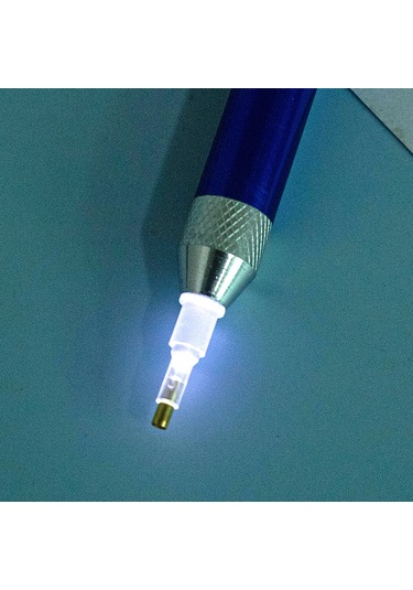 Yuntech01 Işıklı Büyüteçli Elmas Boyama Kalemi - 4 Farklı Uçlu 1,3,6,9 Seti, Piller Dahil Değil, Kırmızı Kırmızı