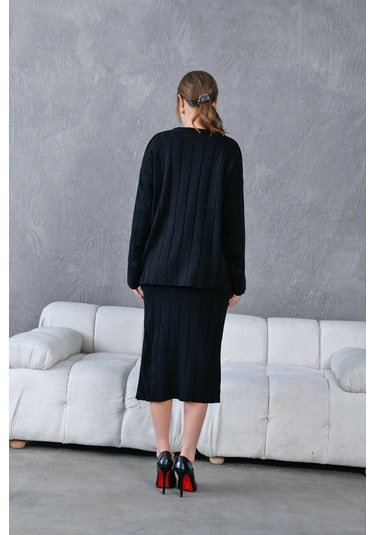 Kadın Bisiklet Yaka Yırtmaçlı Kazak Etek İkili Triko Takım Siyah