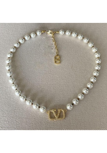 V Taşlı Çelik İnci Kolye Çok renkli