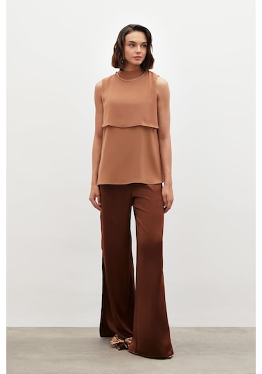 Sateen Aksesuar Detaylı Volanlı Bluz - Kahve-134773 Kahve