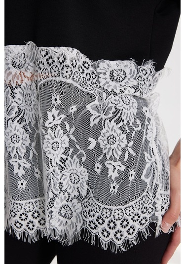 Tudors Kadın Oversize Geniş Kesim Dantel Detaylı Bisiklet Yaka Siyah Tişört-50784