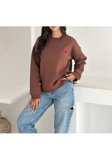 İs Berceste Kadın Bisiklet Yaka Kalp Nakışlı 3 İplik Şardonlu Sweatshirt Kahverengi