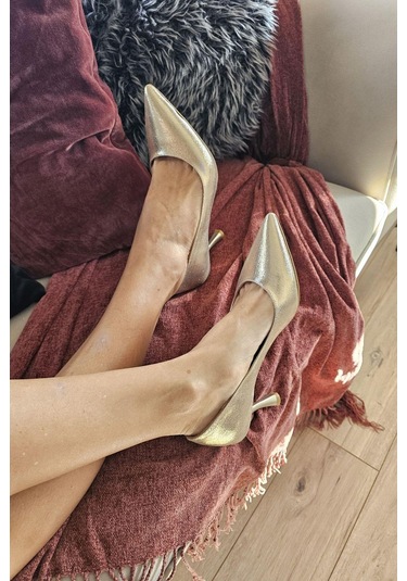 10 1109 Topukla Kadın Kadeh Topuklu 8 Cm Topuklu Stiletto Ayakkabı Dore