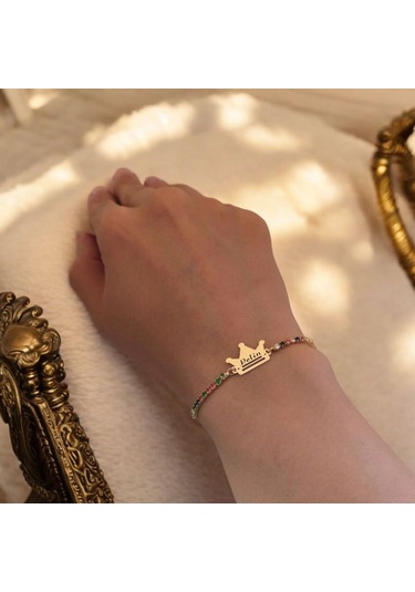 Pelin İsmine Özel Taç Motifli 14 Ayar Altın Plakalı Renkli Taş Desenli Hediye Bileklik-489isim Pelin