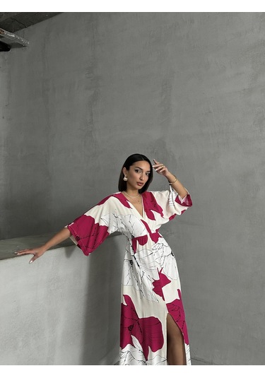 Kadın Kruvaze Yaka Yırtmaçlı Uzun Yazlık Elbise Fuşya - Beyaz