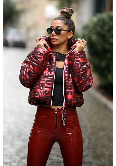 Kadın Kırmızı Parlak Yazılı Şişme Dik Yaka Fermuar Kapamalı Mont