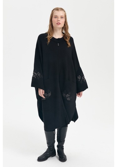 Kadın Dik Yaka Kolu Ve Cebi İşlemeli Panço Siyah Siyah