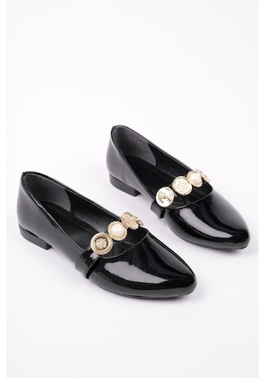 Muggo Poena Broş Detaylı Tek Bantlı Günlük Kadın Babet Siyah Rugan