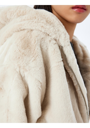 Koton Peluş Mont Kapüşonlu Fermuarlı Cep Detaylı Bej 5wal20004ıw Ekru
