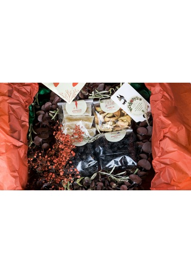 Guruyemiş Box Yılbaşı Mutluluk Kutusu Doğal Kuru Meyve Kuruyemiş Hediyelik Kırmızı