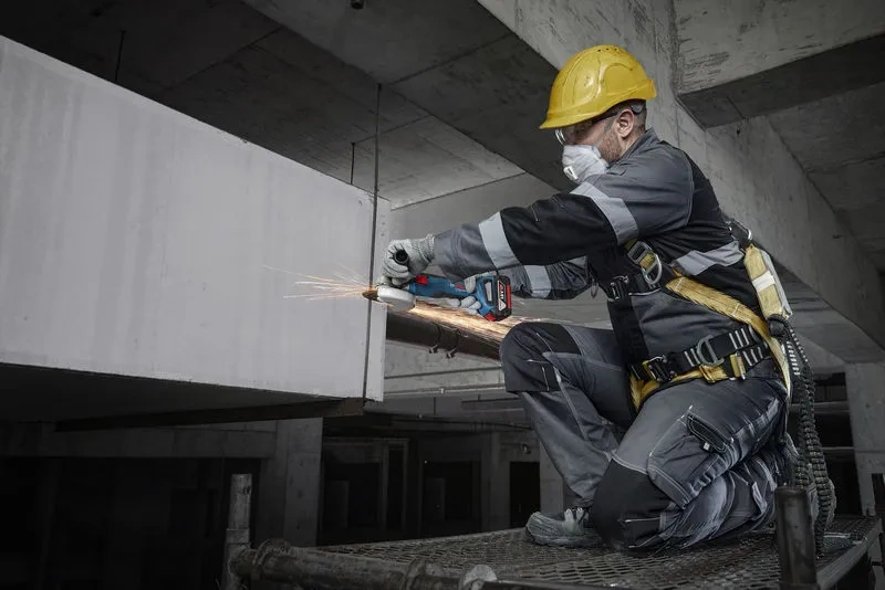 Bosch Professional GWS 18V-8 4.0AH Tek Akülü Taşlama Makinesi - 06019N9021