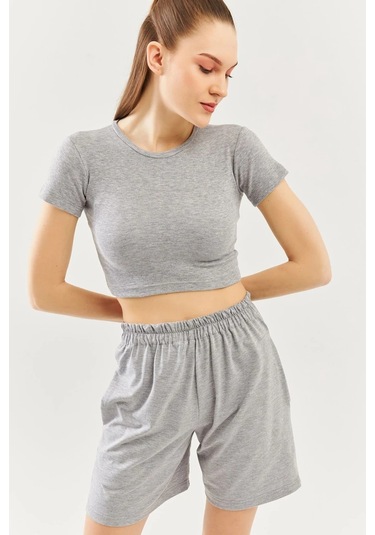 Kadın Kısa Kol Bisiklet Yaka Vücuda Oturan %100 Pamuklu Kaşkorse Esnek Crop Bluz Açık Gri