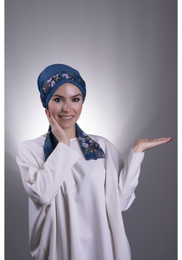 P. Mavisi Pratik Hazır Geçmeli Tesettür Bone Sandy Kumaş Desenli Şifon Kemerli 1205d 17 Petrol Mavisi