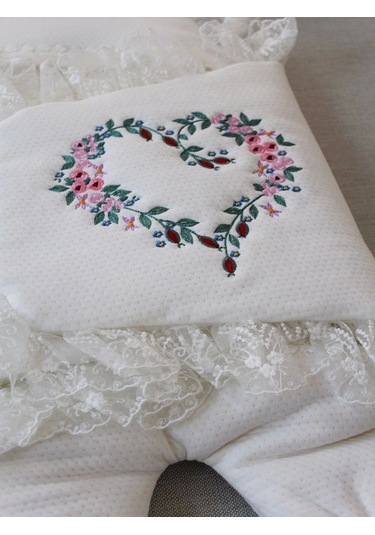 Yenidoğan Kapitone Anadolunun Kalbi Nakışlı Ayaklı Kız Erkek Bebek Battaniyesi Ekru