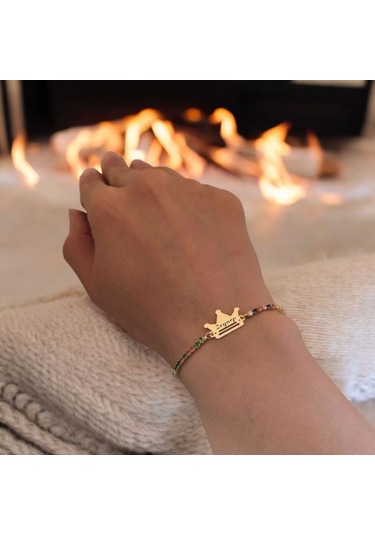 Zeynep İsmine Özel 14 Ayar Altın Plakalı Renkli Taş Desenli Taç Motifli Hediye Bileklik-489isim Zeynep