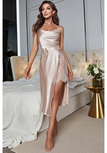 Merry See Özel Tasarım Degaje Yakalı Yırtmaçlı Dantelli Saten Uzun Gecelik Pudra