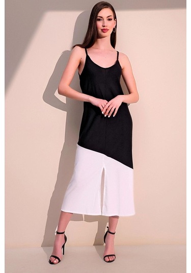 Kadın Siyah & Beyaz Rahat Asimetrik Bloklu Yırtmaçlı Askılı Uzun Elbise Siyah