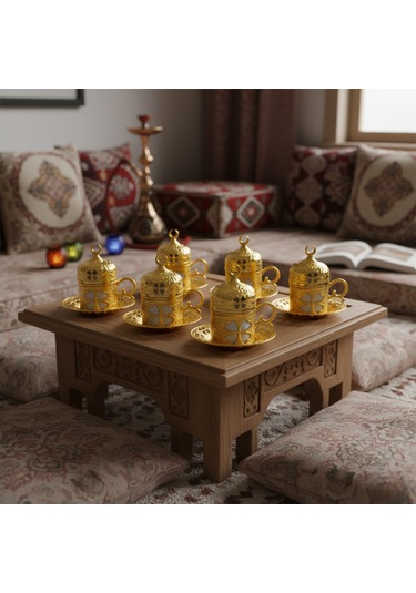 Yonca Desenli 6 Kişilik Porselenli Kapaklı 24 Parça Altın Renk Fincan Seti Altın