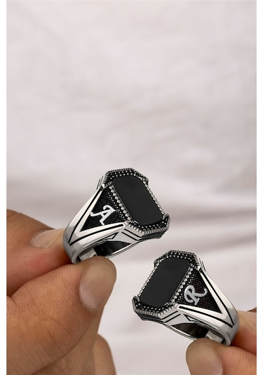 Oniks Taşlı Çift Tarafı Harfli V Model Gümüş Erkek Yüzük -8284 Gümüş