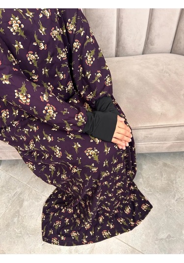 Guleisat Hidjab Namaz Kılmak İçin Tesettür Elbisenin Üzerinde Örtünmelidir. Türbanlı Ve Tesettürlü Tasarım, Açık Mavi