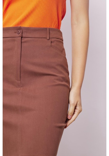 Kadın Cep Detaylı Diz Üstü Hafif Likralı Pamuklu Kumaş Kalem Etek-kahve Kahve