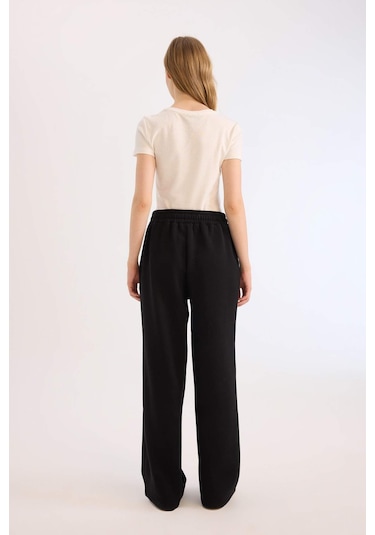 DeFacto Coool Wide Leg Beli Lastikli Geniş Bol Kadın Paça Eşofman Altı B3345AX25SPBK81 - Siyah DeFacto Coool Wide Leg Beli Lastikli Geniş Bol Kadın Paça Eşofman Altı B3345AX25SPBK81 - Siyah