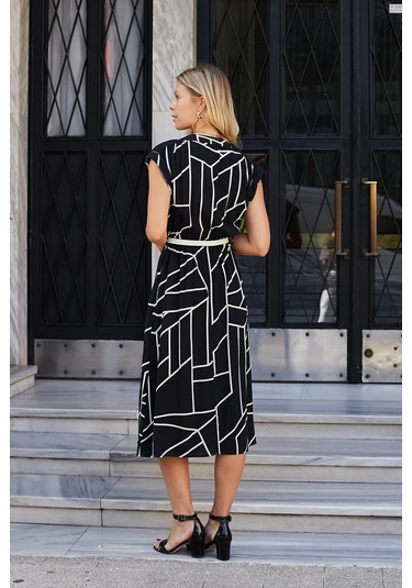 Kadın Yumuşak Dokulu İpeksi Modal Kumaş Hakim Yaka Beli Lastikli Önü Düğmeli Diz Altı Elbise-siyah Desen Siyah Dsn.