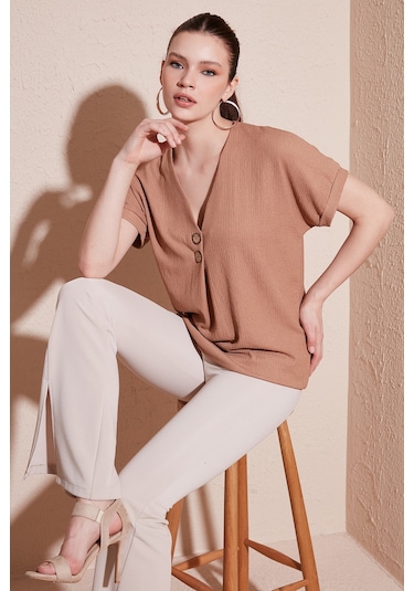 Lela Düğme Detaylı V Yaka Bayan Bluz 5865567 Bisküvi