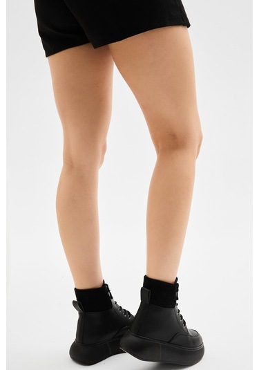 Kalın Poli Taban Lastik Boğazlı Bağcıklı Kadın Siyah Cilt Günlük Bot Tbrds005 Siyah Cilt