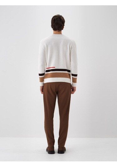 Ekru Yumuşak Dokulu Regular Fit Kazak 801820 Ekru