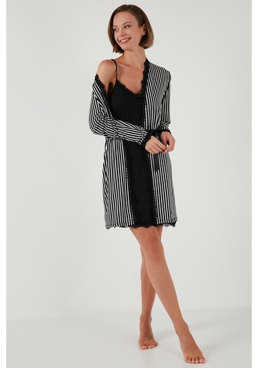 Lela Dantel Detaylı Yırtmaçlı Sabahlıklı Bayan Gecelik 6097580 Siyah-Beyaz