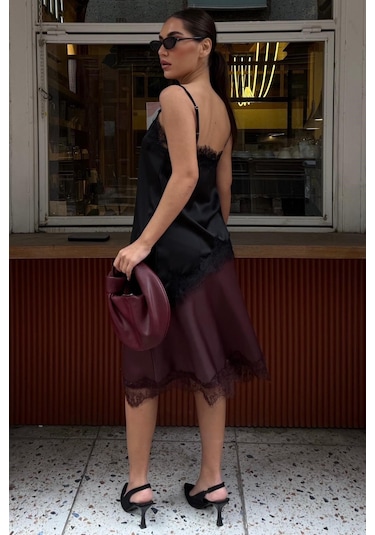 Madmext Siyah Dantelli Asimetrik Kesim Saten Bluz Mg2694