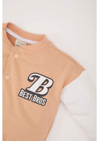 DeFacto Erkek Bebek Kolej Yaka Baskılı Çıtçıt Kapamalı Bomber Hırka D6290A524WNBG269 Bej