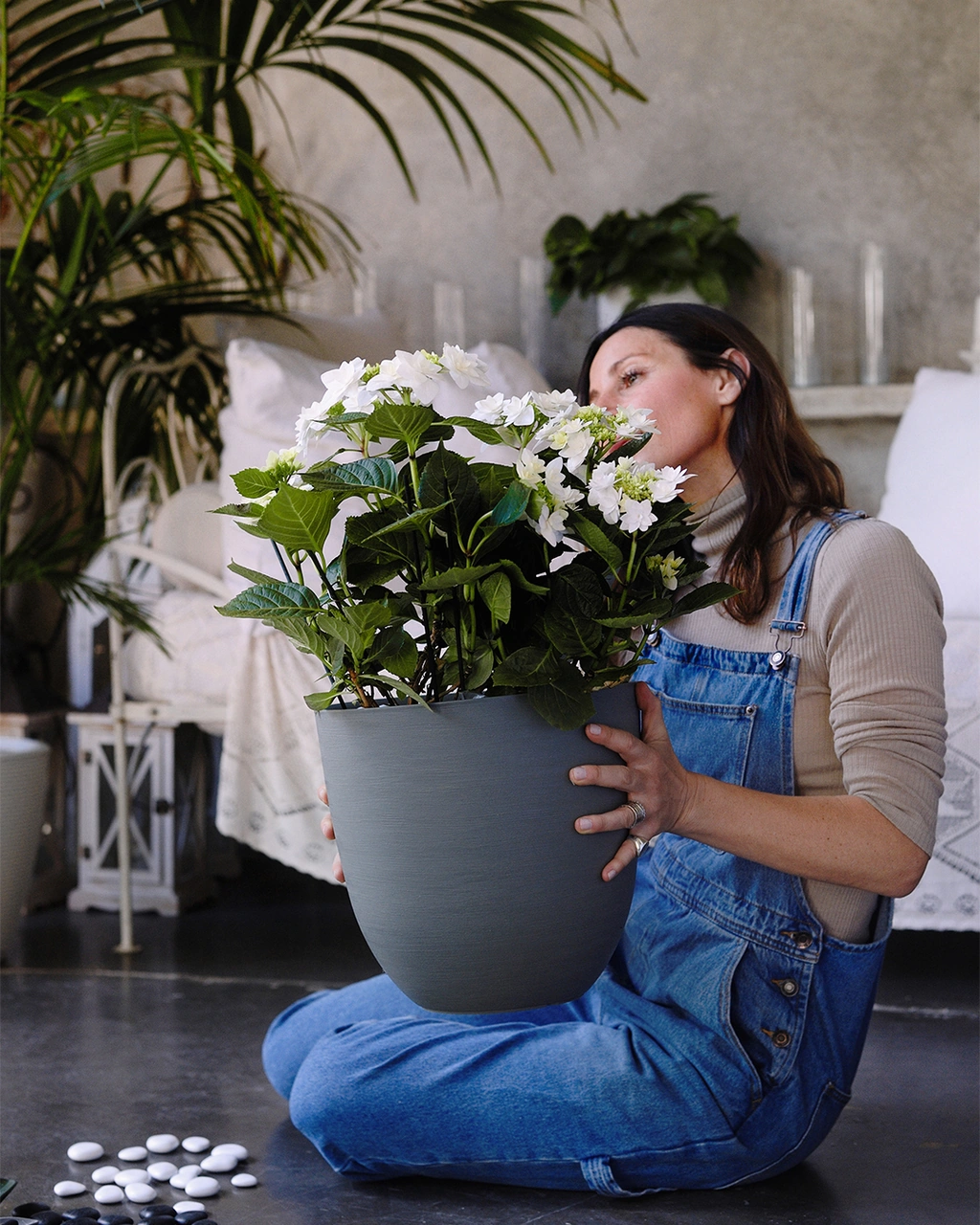 Over 38 Siyah Plastik Saksı + Su Seviyesi Göstergesi 38 Cm