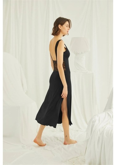 Monamise 18461 Kadın Siyah Kalın Askılı Göğüs Ve Sırt Dekolteli Dantelli Yırtmaçlı Gecelik -siyah Siyah