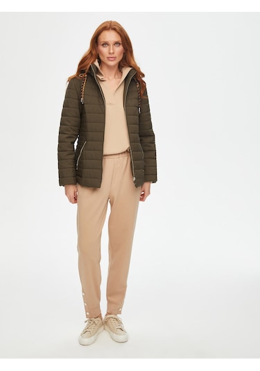 İçi Slogan Baskı Detaylı Renkli Kordonlu Kapitone Mont 69436 U6943654 Haki