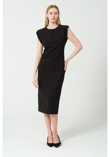 Arka Yırtmaç Detaylı Bel Büzgülü Elbise Siyah