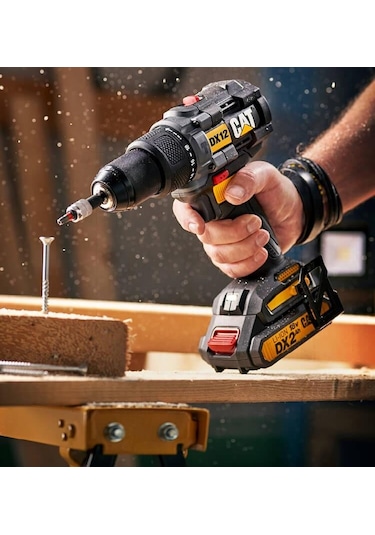 Cat Dx12set 18volt/2.0ah Li-ion Çift Akülü Kömürsüz Profesyonel Şarjlı Darbeli Matkap + Da01903 201 Parça Delme/vidalama Uç Seti