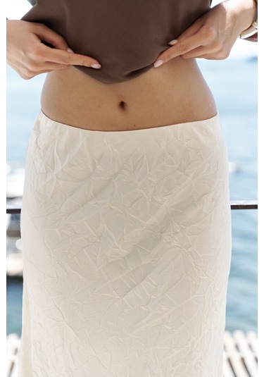 Eubah Kırışık Uzun Ekru Saten Etek Ekru