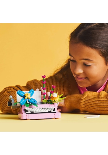 LEGO® Creator 3’ü 1 Arada Çiçekli Daktilo 31169 - 8 Yaş ve Üzeri Çocuklar için Keytar veya Saksıya Dönüşebilen Oyuncak Yapım Seti (363P)