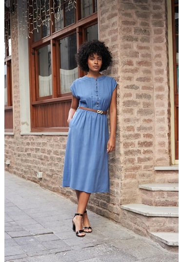Kadın Yumuşak Dokulu İpeksi Modal Kumaş Hakim Yaka Beli Lastikli Önü Düğmeli Diz Altı Elbise-indigo Indigo