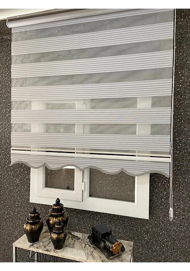 Açık Gri Geniş Pliseli Zebra Stor Perde Eteği Dilimli Alüminyum Kasa Metal Ayak Açık Gri