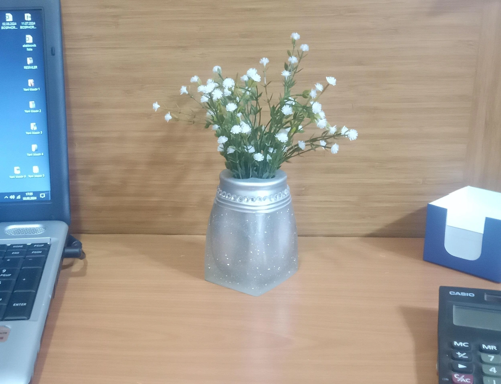 2 Adet Vazo Dahil,vazoda Çiçek,beyaz Yapay Çiçek,vazo Dekoratif Kristal Taşlı Gümüş Poliresin 7x7x15cm Çok Renkli