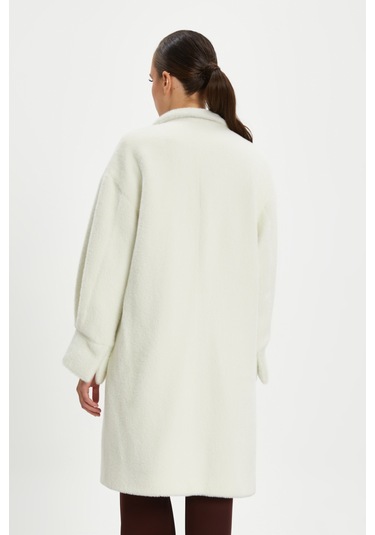 Kadın Oversize Kürk Kaban - Yumuşak Dokulu, Şık Ve Modern Tasarım - Günlük Ve Özel Kullanım İçin İdeal Ekru