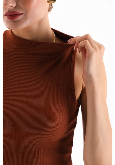 Kadın Likralı Kolsuz Crop Bluz Kahve