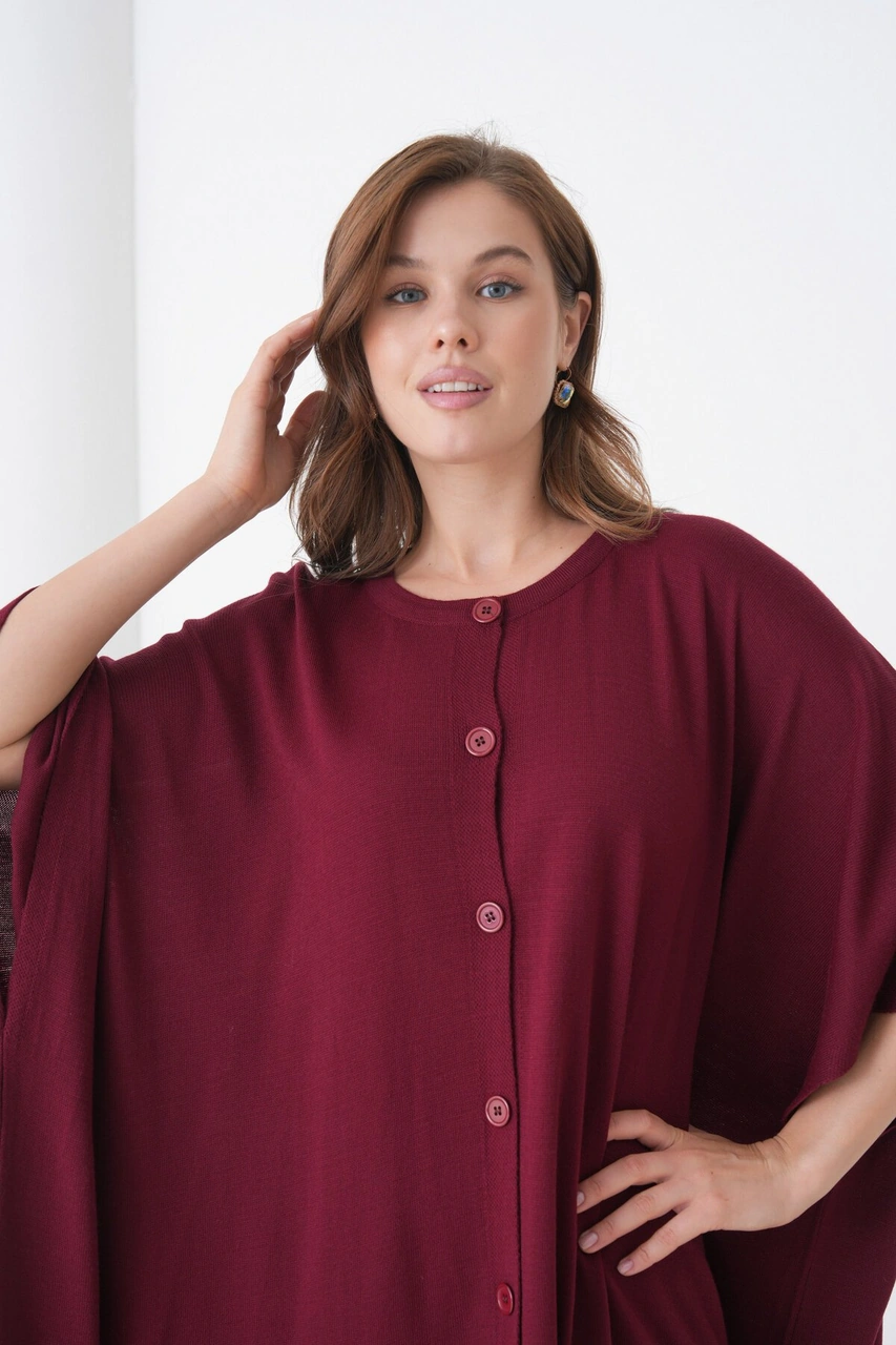 Kadın Tesettüre Uygun Önden Düğmeli Asimetrik Kesim Yarasa Kol Şık Geniş Kalıp Panço Ceket Bordo