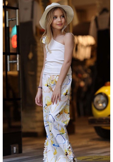 Riccotarz Kız Çocuk Gül Detaylı Tek Omuzlu Kaşkorse Bluz Ve Dijital Baskılı Beyaz Alt Üst Takım Beyaz Riccotarz Kız Çocuk Gül Detaylı Tek Omuzlu Kaşkorse Bluz Ve Dijital Baskılı Beyaz Alt Üst Takım Beyaz