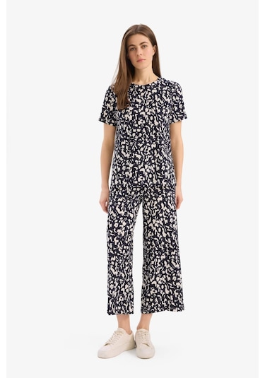 DeFacto Regular Fit 2'li Takım Bürümcük Kumaş Desenli Kısa Kolu Üst Esnek Belli Kapri Alt F1478AX25SPNV251