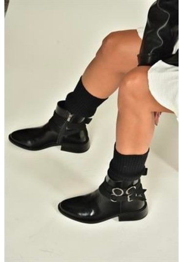 Fox Shoes V312362260 Siyah Rustik Kemer Detaylı Kadın Bot Siyah